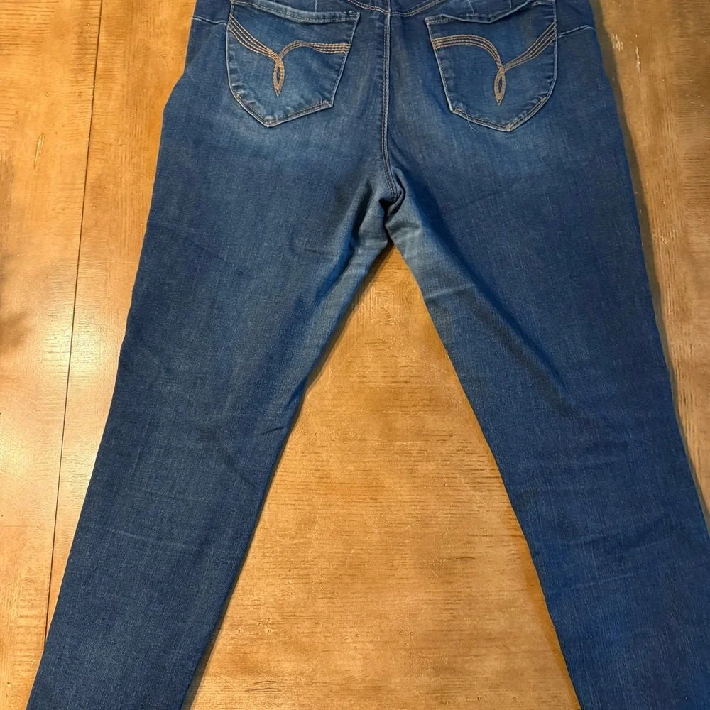 Royalty for me - WannaBetaButt size 14 jeans - Picture 5 of 9